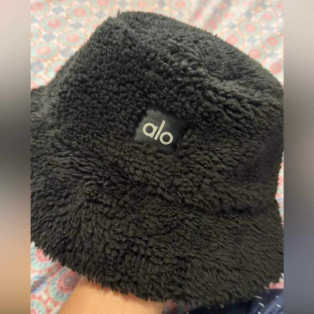 Alo foxy Sherpa bucket hat